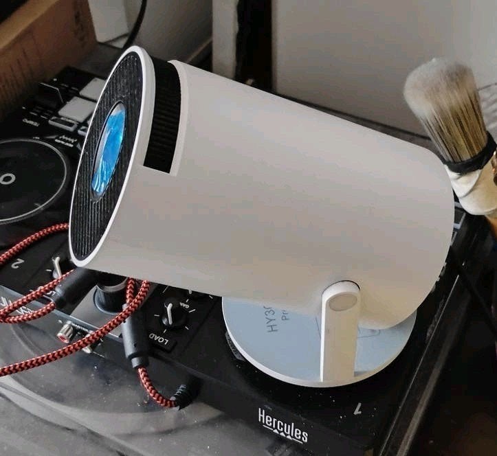 Compacte LED Beamer / Projector - Zo goed als nieuw, HD (720), Onbekend, LED, Ophalen of Verzenden
