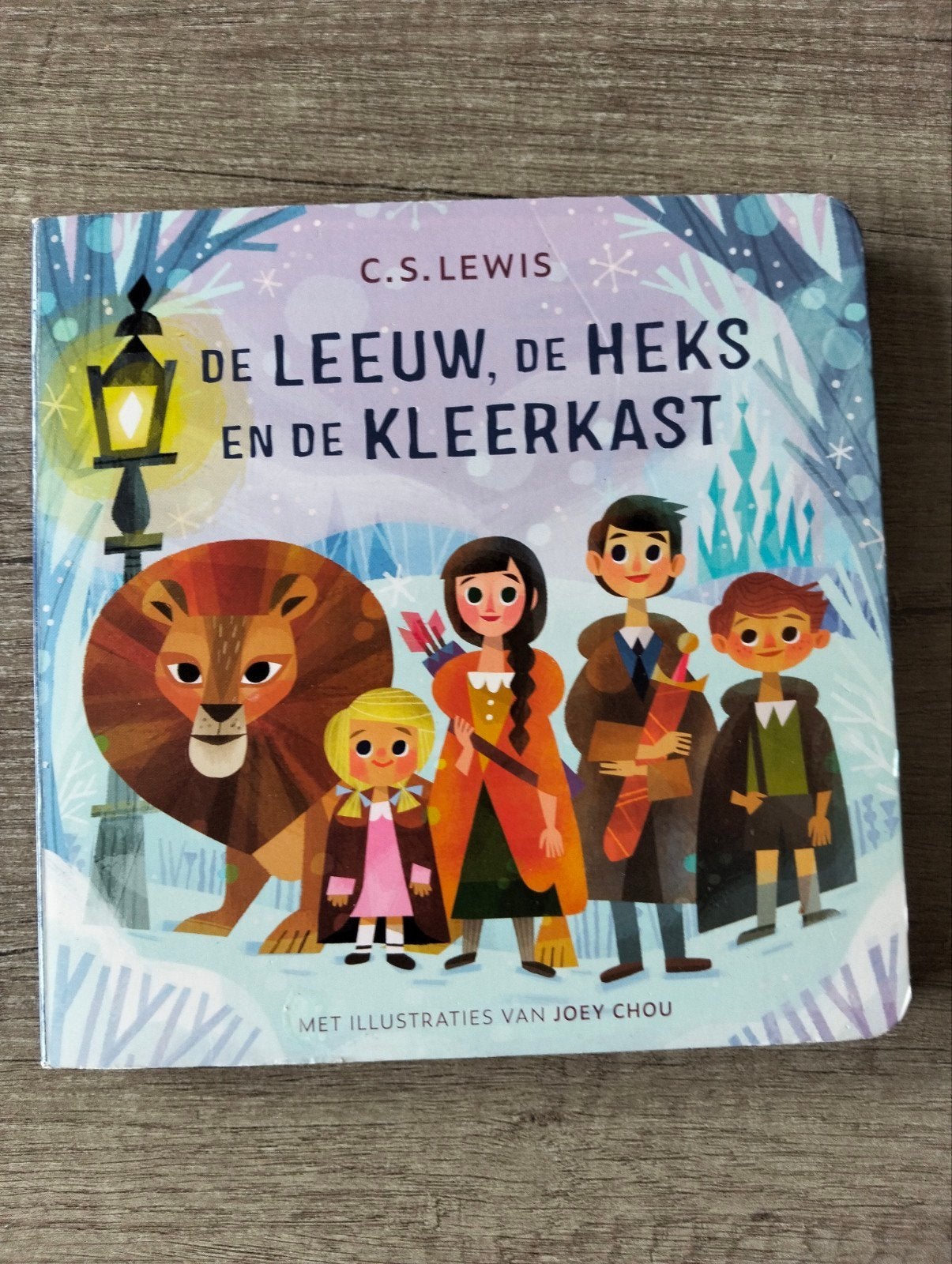 De Leeuw, de Heks en de Kleerkast - C.S. Lewis, Ophalen of Verzenden, Zo goed als nieuw, C.S. Lewis, Fictie algemeen