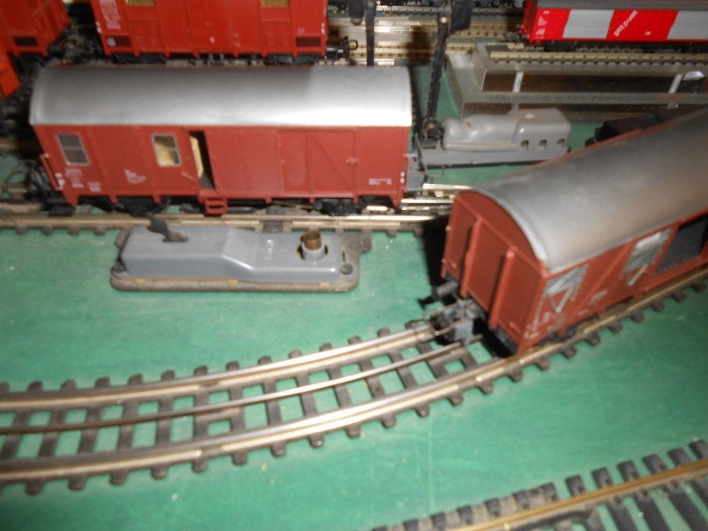 Trix Express 3410 en Röwa 2053  Gesloten goederen wagons, Hobby en Vrije tijd, Modeltreinen | H0, Gelijkstroom, Verzenden, Trix