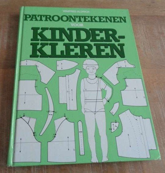 Boek patroontekenen voor kinderkleren Winifred Aldrich, Winifred Aldrich, Ophalen of Verzenden, Zo goed als nieuw, Borduren en Naaien
