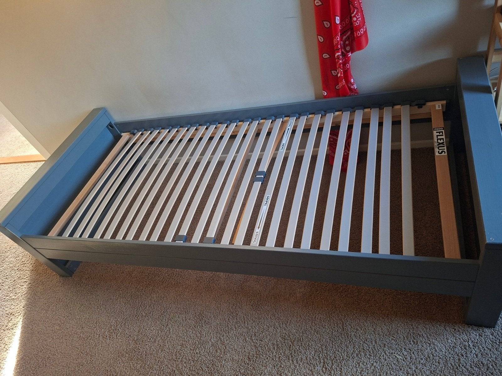 1 persoons bed 2 stuks, Eenpersoons, Ophalen of Verzenden, Grijs, Hout