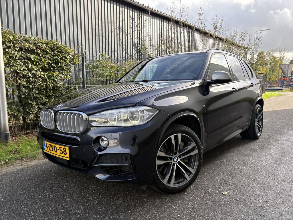 BMW X5 M50d High Executive / AUTOMAAT / PANORAMAK / HARMAN K, Automaat, 15 km/l, 2993 cc, Zwart