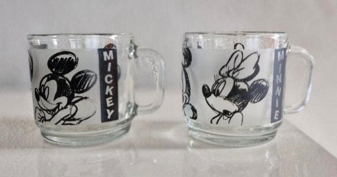 Twee Disney Theeglazen Mickey en Minnie Mouse, Ophalen of Verzenden, Overige stijlen, Kop(pen) en/of Schotel(s), Glas