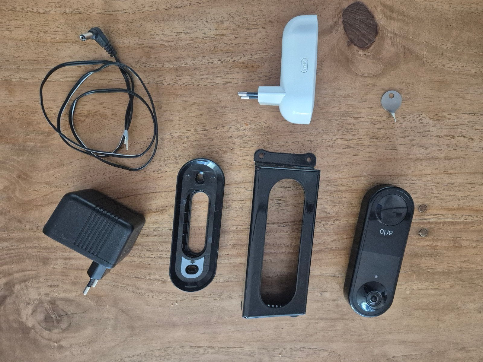 Arlo videodeurbel met antidiefstal beugel en extra gong, Ophalen of Verzenden, Bewegingsdetectiesensor, Zo goed als nieuw, Bedraad