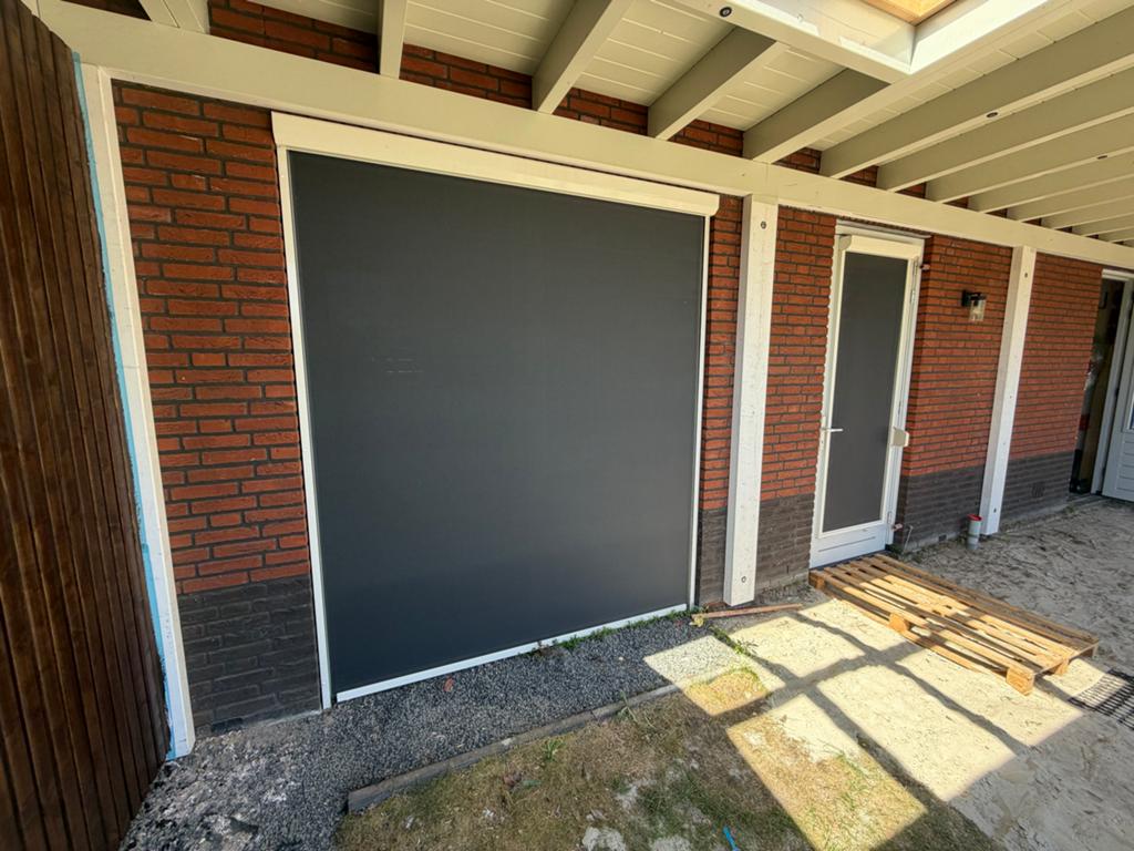 Screens (elektrisch en handmatig) - 3 jaar oud, Tuin en Terras, Ophalen, Gebruikt, Elektrisch, Minder dan 250 cm