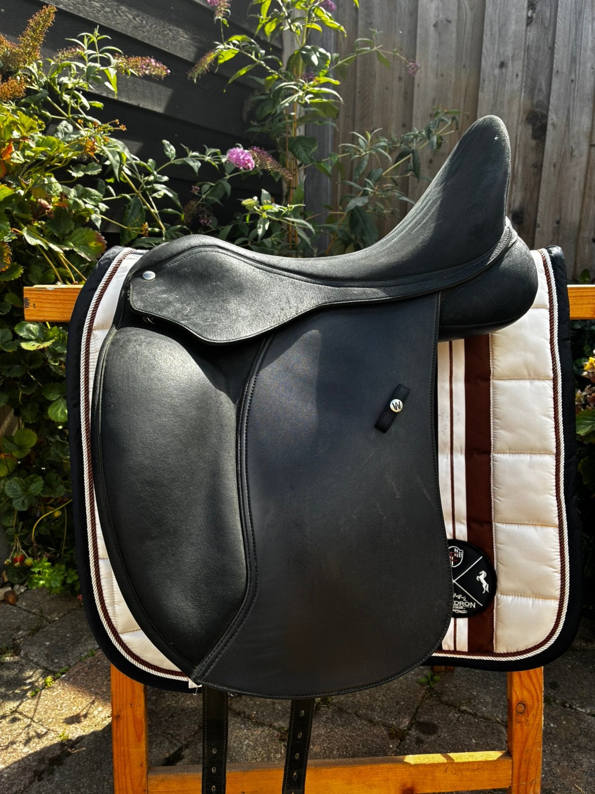 Wintec pro dressuur hart 17,5 inch, L (17.5 inch), Gebruikt, Kniewrongen, Dressuur