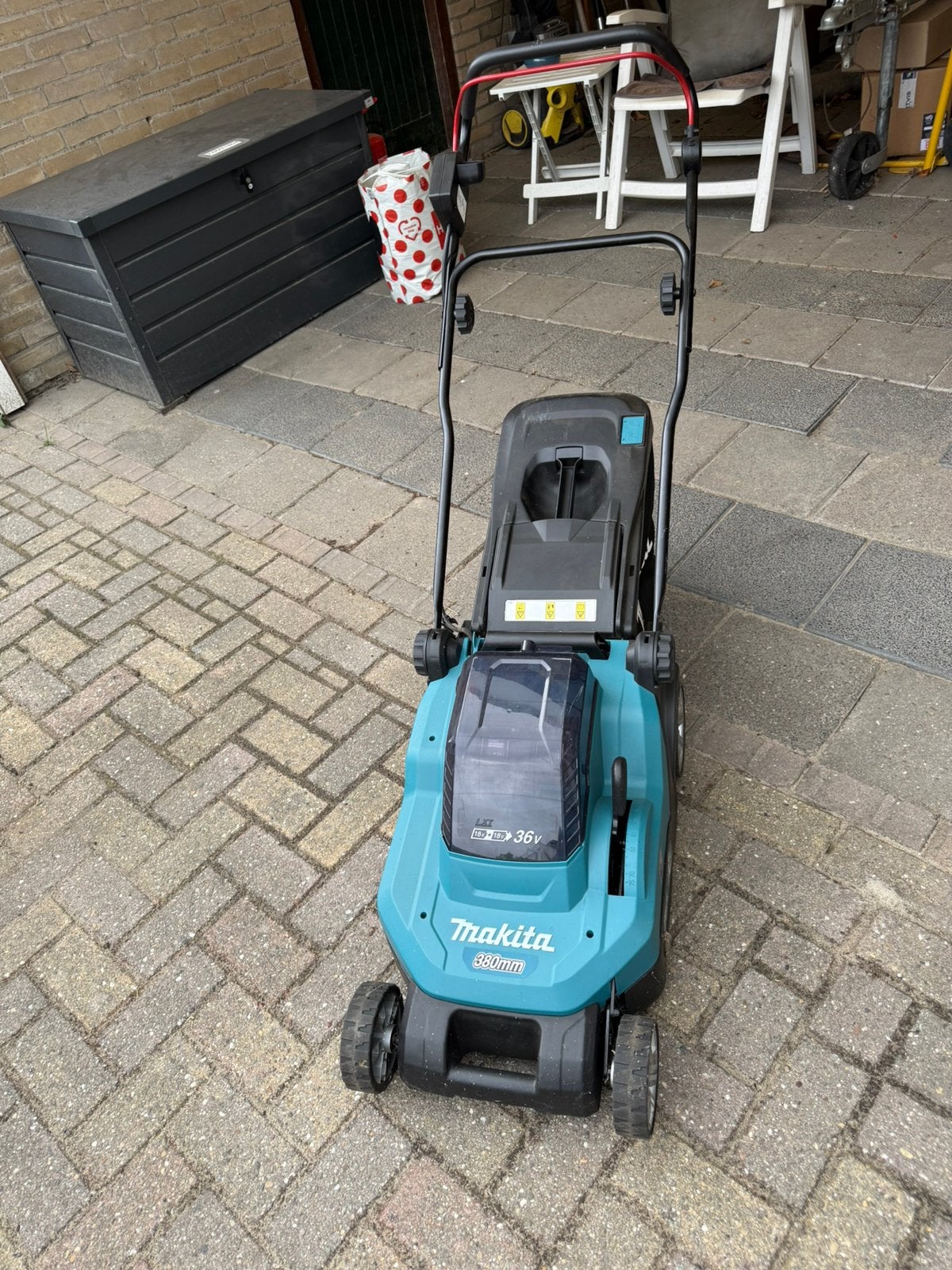 Makita accu grasmaaier 38 cm maaibreedte, Ophalen, Opvangbak, Accu-grasmaaier, Zo goed als nieuw