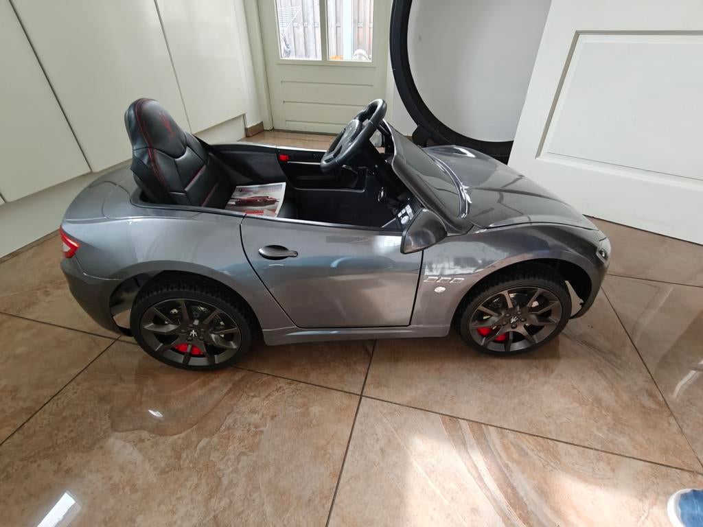 Maserati elektrische kinderauto met afstandsbediening, Ophalen, Zo goed als nieuw, Afstandsbediening