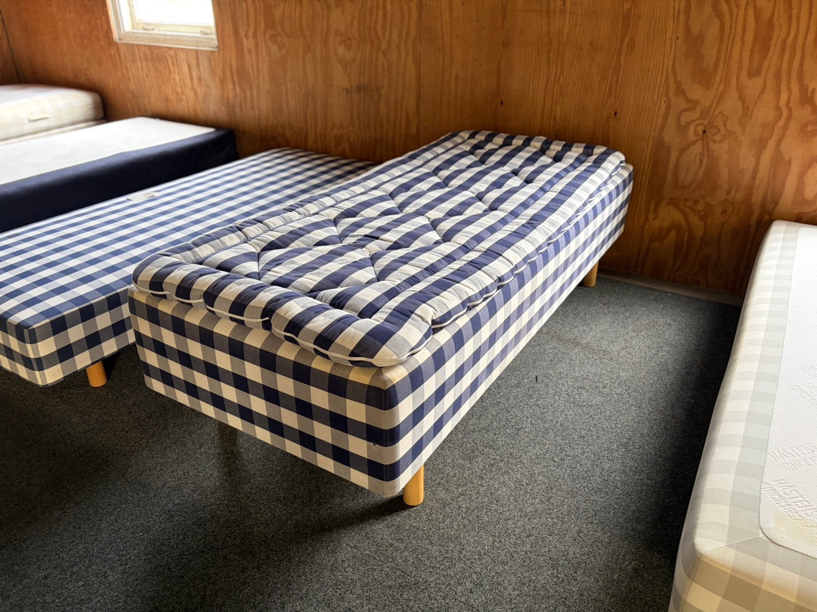 Hastens Superia medium 90x210 incl. BJX topper, Ophalen of Verzenden, Zo goed als nieuw, Tweepersoons