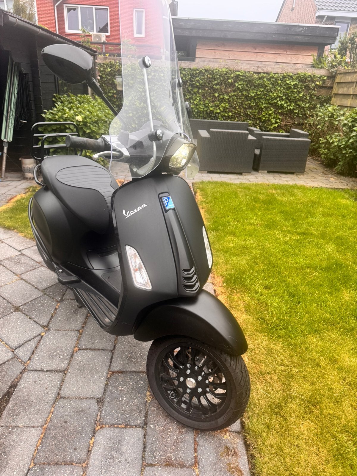 Vespa piaggio sprint  mat zwart 2019 met maar 5430km, Fietsen en Brommers, Scooters | Vespa, Ophalen, Overige modellen, Zo goed als nieuw