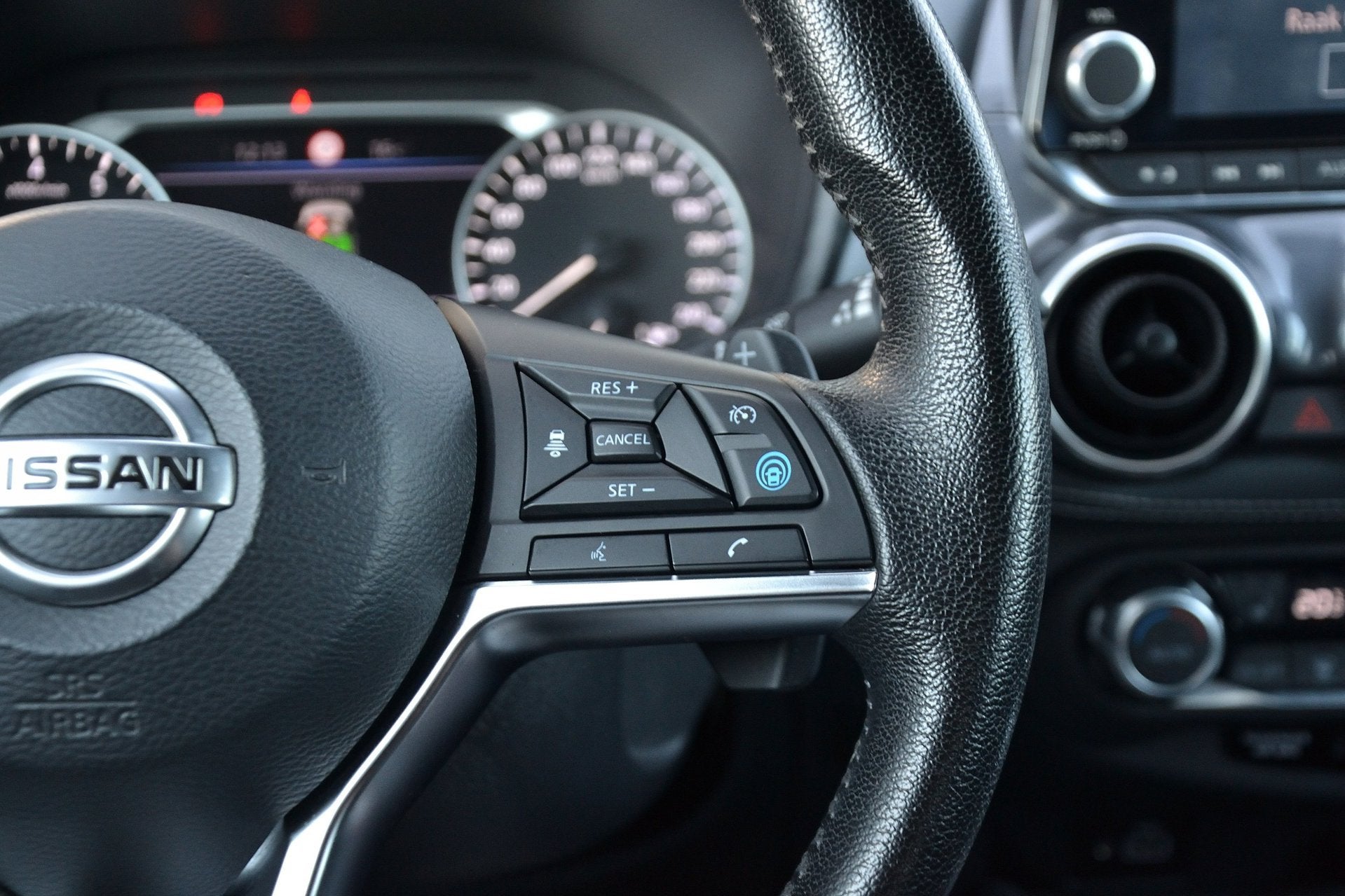 Foto 19 van Nissan Juke 1.0 DIG-T Tekna Automaat | Navigatie | Stoelverw