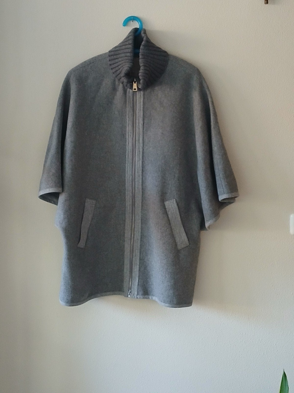 Fuchs Schmitt Poncho Maat 40 - Super Warm met Steekzakken, Kleding | Dames, Maat 38/40 (M), Ophalen of Verzenden, Zo goed als nieuw