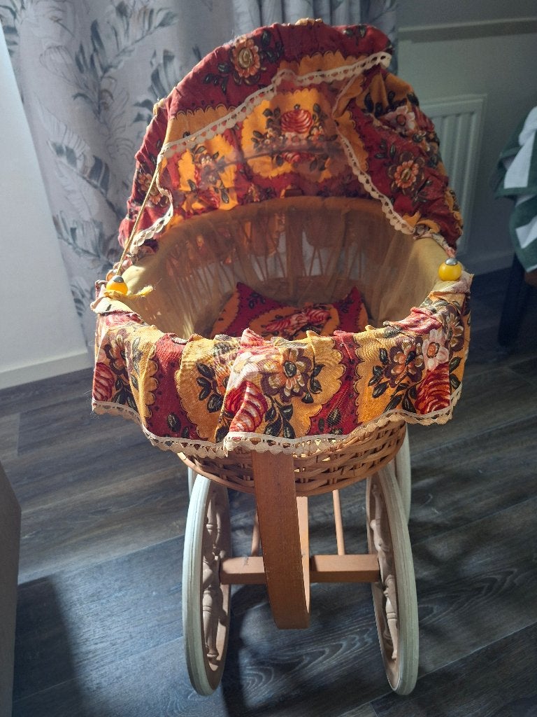 Gratis poppenwieg, Kinderen en Baby's, Ophalen, Zo goed als nieuw, Overige typen