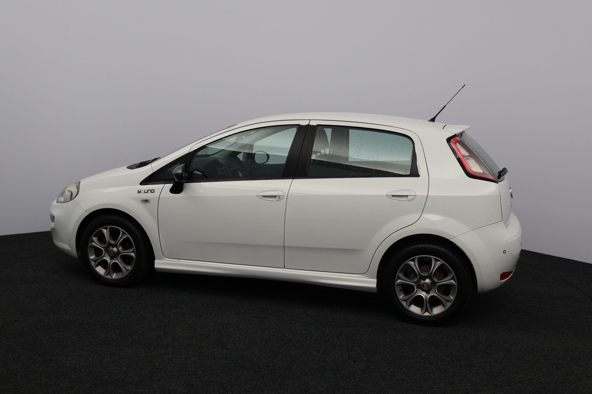 Fiat Punto Evo 0.9 TwinAir Young/ Airco!/ Bluetooth/ Radio-C, Voorwielaandrijving, Gebruikt, Origineel Nederlands, Bedrijf