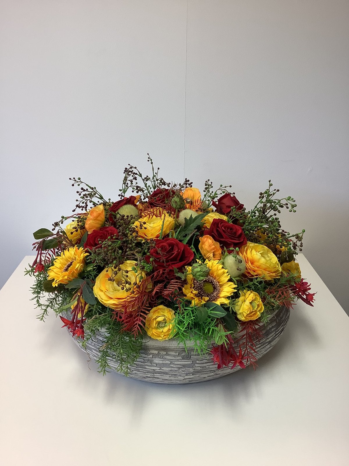 Mega grote stenen schaal met zomerbloemen 75 doorsnede, Huis en Inrichting, Ophalen, Zo goed als nieuw