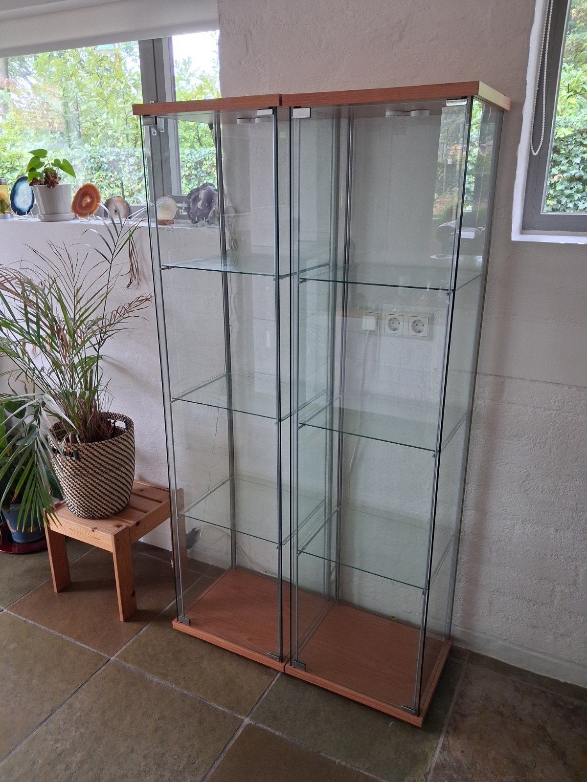 Vitrinekast (ikea detolf) met verlichting (zonder inhoud), Ophalen, Met plank(en), Minder dan 50 cm, Gebruikt