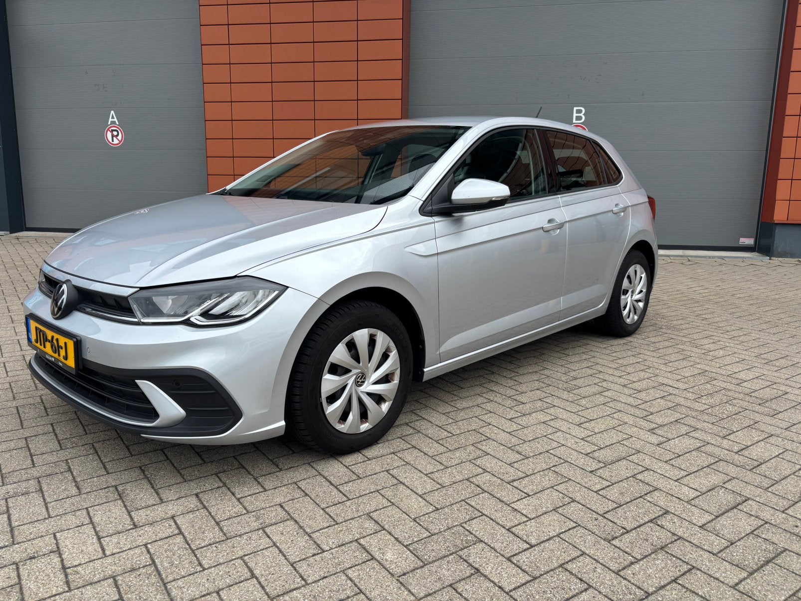 Volkswagen Polo 1.0 MPI 80pk 2022 Grijs, Voorwielaandrijving, Bluetooth, Handgeschakeld, Particulier