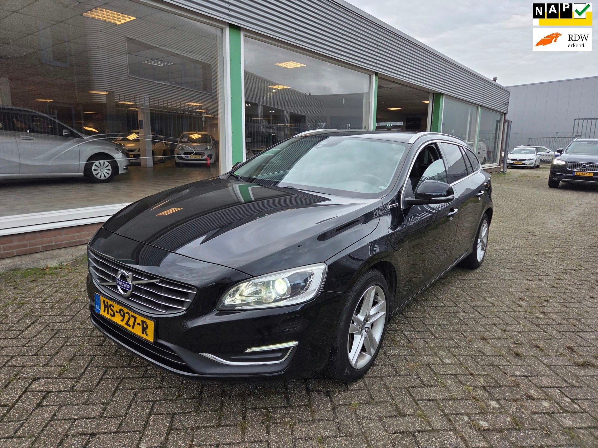 Volvo V60 2.4 D6 Twin Engine Summum|NAP|PDC|NAVI|, Auto's, Automaat, Dealer onderhouden, Euro 6, Zwart