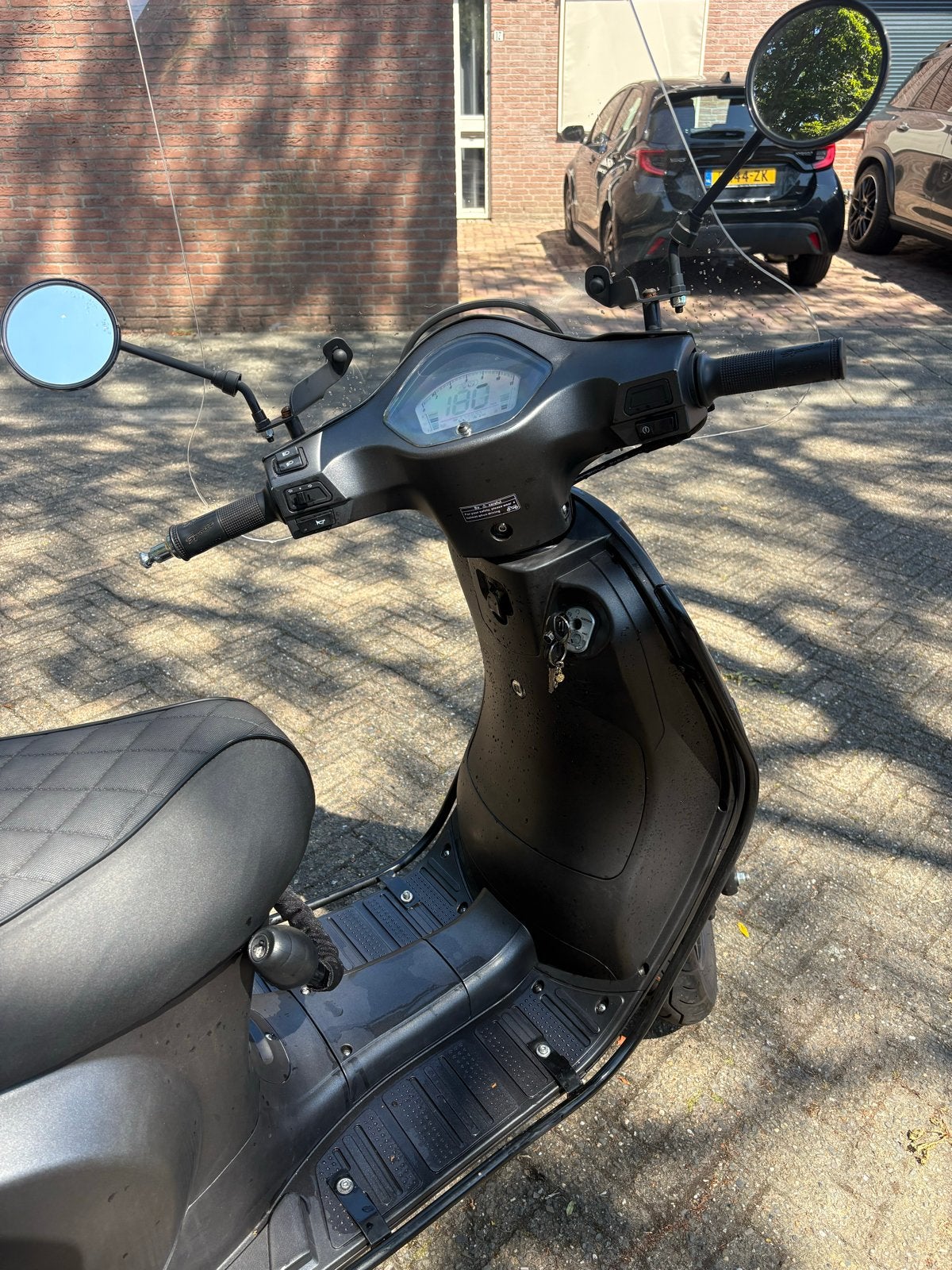 Santini Scooter Mat Zwart - Zo goed als nieuw, Ophalen, Zo goed als nieuw