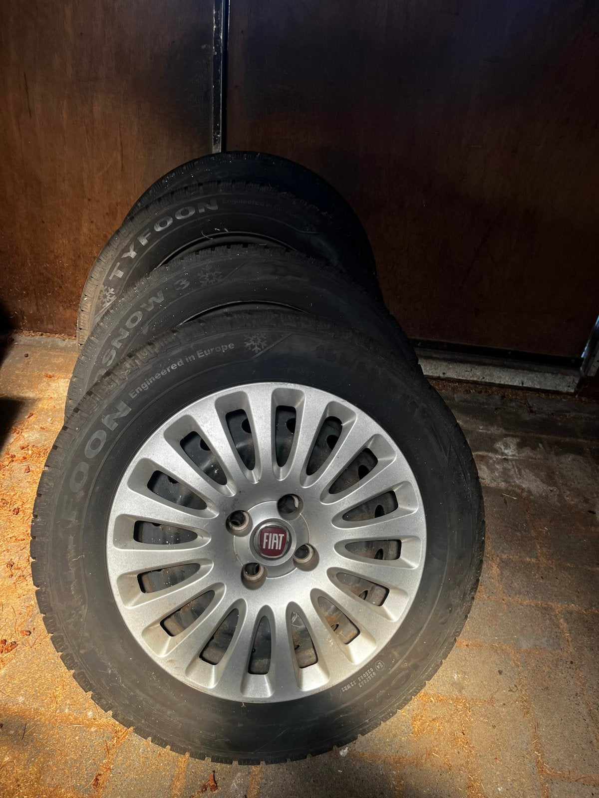 Tyfoon Winterbanden velg eurosnow3 185/65R15 Fiat wieldoppen, Ophalen, 15 inch, Banden en Velgen, 185 mm