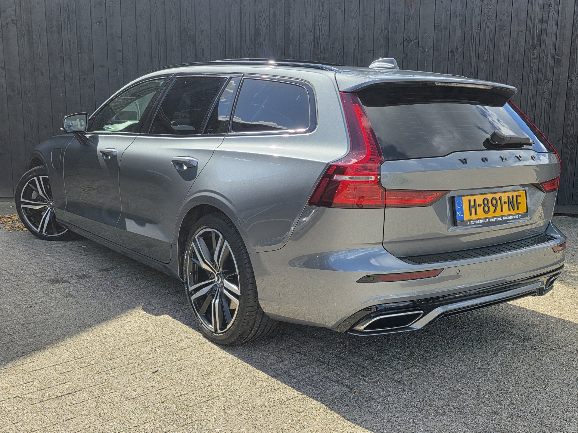 Volvo V60 2.0 T8 Twin Engine AWD R-Design (bj 2020), Auto's, Volvo, Automaat, Gebruikt, 4 cilinders, Vierwielaandrijving