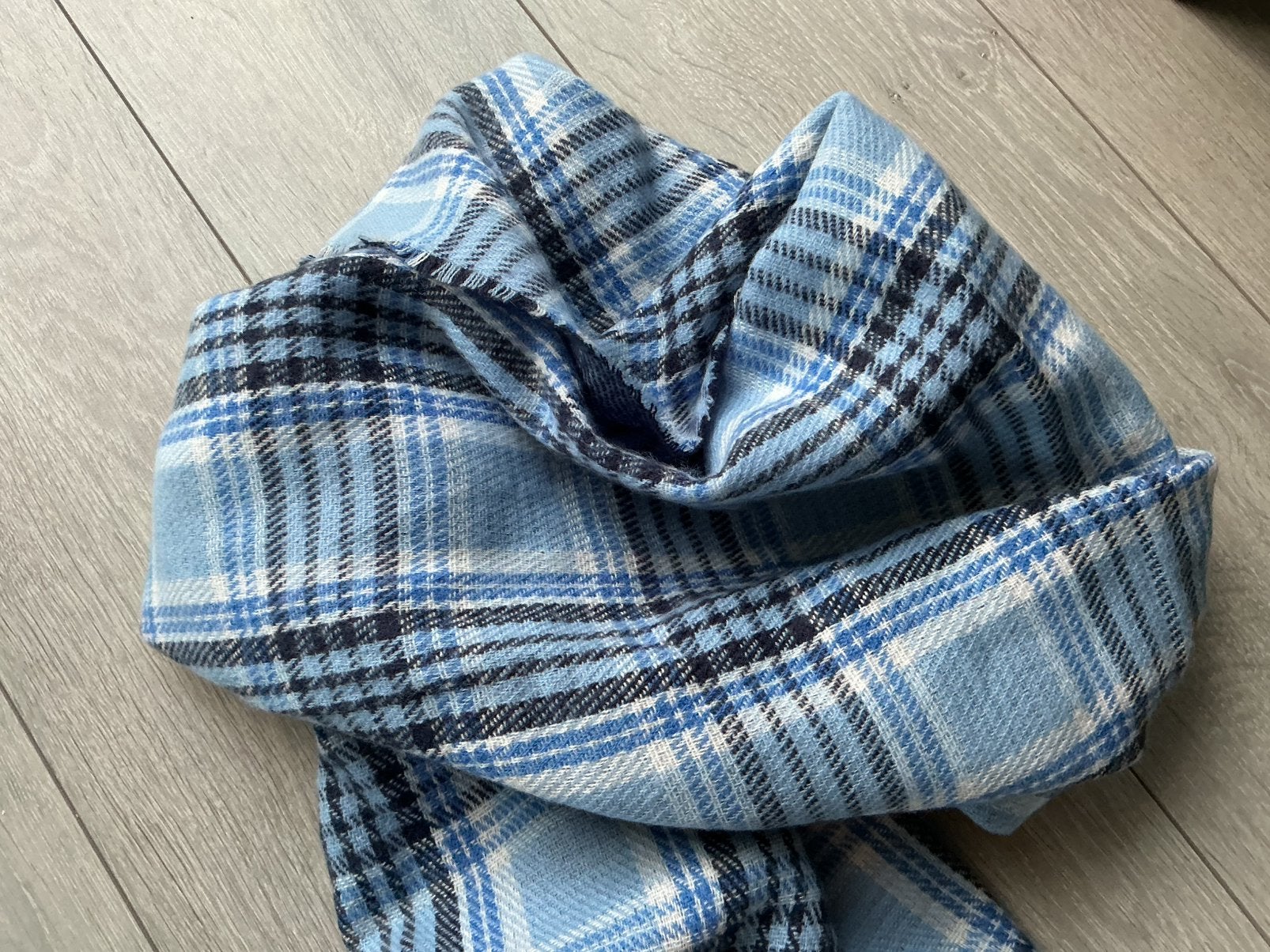 HEERLIJK WARME SHAWL  NIEUW, Kleding | Dames, Ophalen of Verzenden, Zo goed als nieuw, Maat 46/48 (XL) of groter, Sjaal