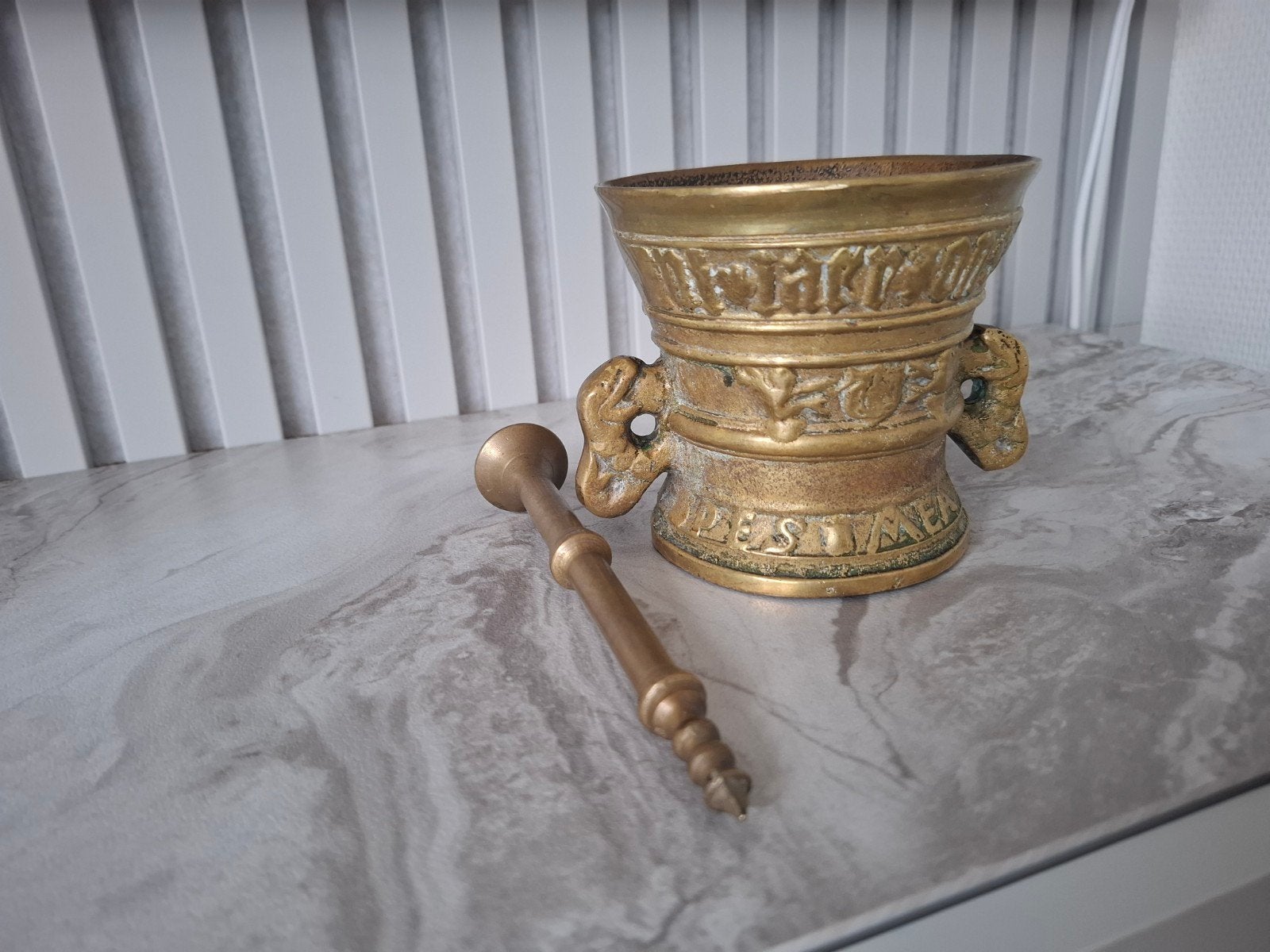 Antieke Bronzen Vijzel met Stamper -bronzen vijzel 1595., Ophalen