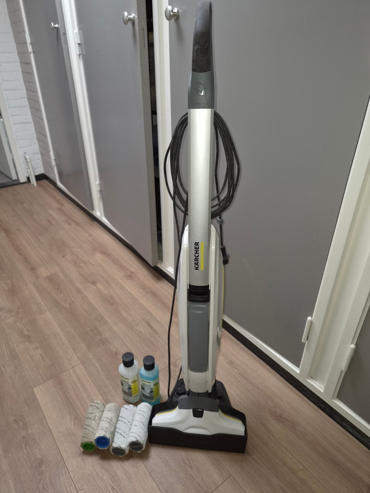 Kärcher FC5 Premium Vloerreiniger met 4 borstels en reiniger, Ophalen