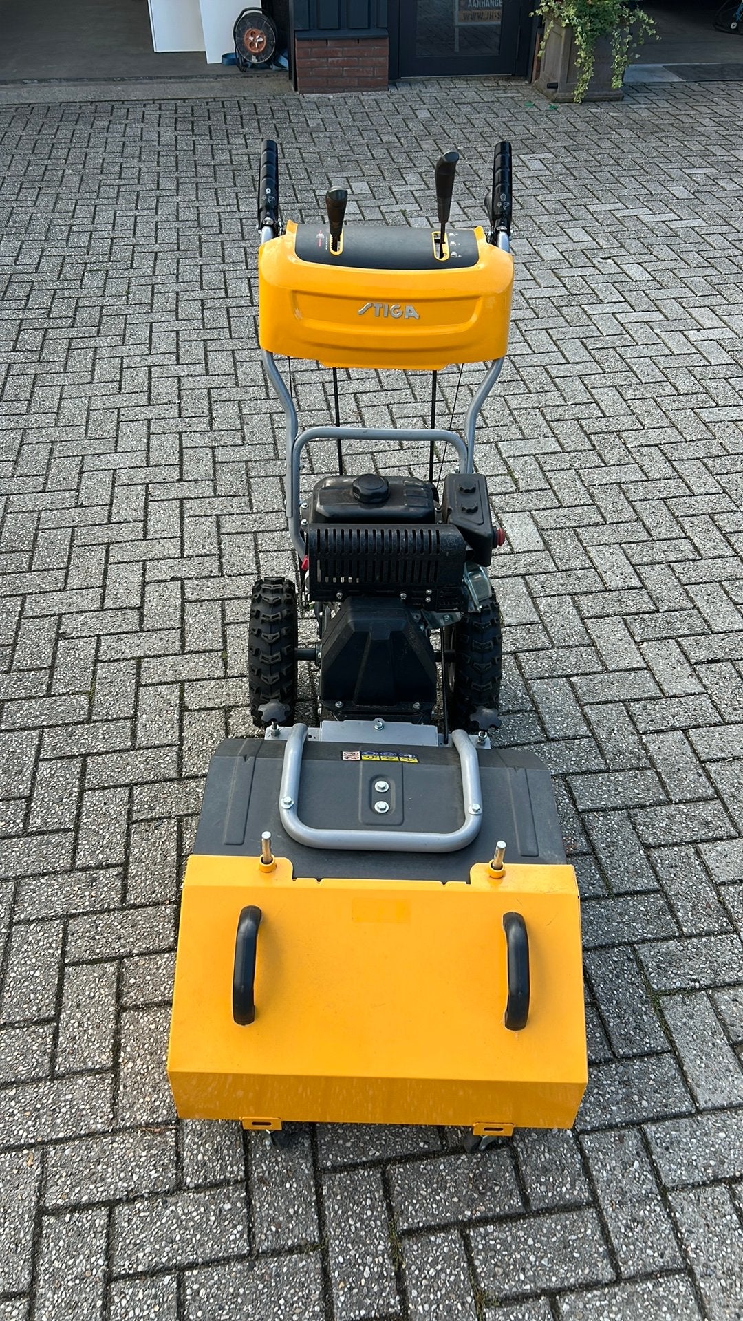 Stiga 60 cm veegmachine met opvangbak, Ophalen of Verzenden, Zo goed als nieuw