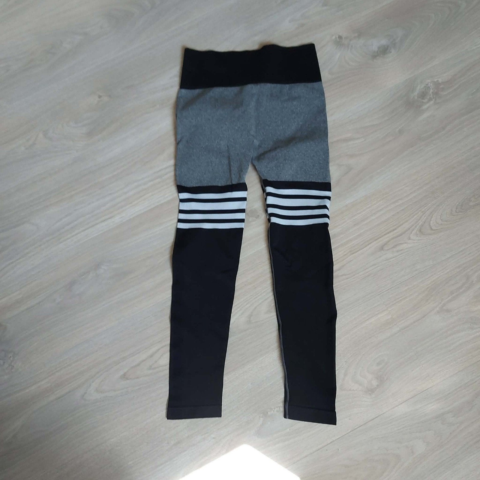 Sportlegging maat M, zwart/grijs met strepen, Maat 38/40 (M), Zwart, Nieuw, Ophalen of Verzenden