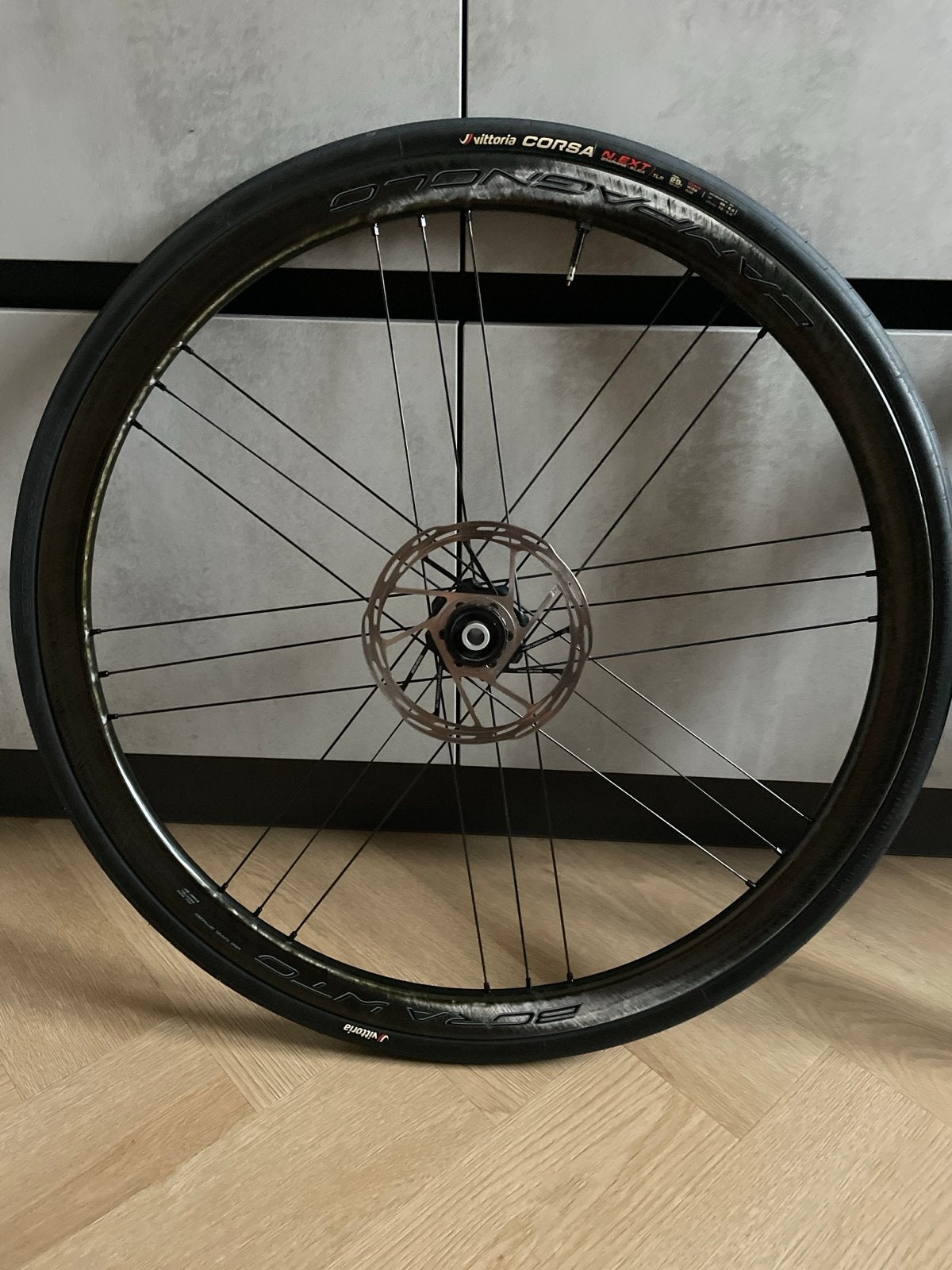 Wielset: Campagnolo Bora WTO 33 met Vittoria Corsa Next b, Zo goed als nieuw, Racefiets, Carbon, Ophalen