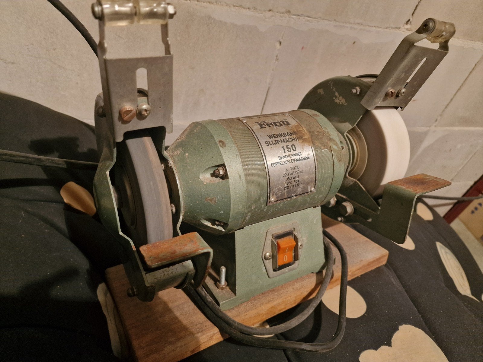 Ferm Werkbankslijpmachine 150 - Dubbele Slijpmachine, Ophalen of Verzenden