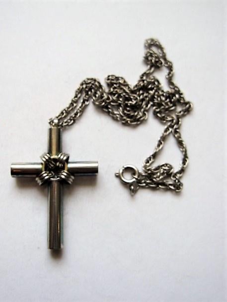 Hangertje unisex kruisje zilverkleurig edelstaal met ketting, Sieraden, Tassen en Uiterlijk, Kettinghangers, Ophalen, Overige materialen