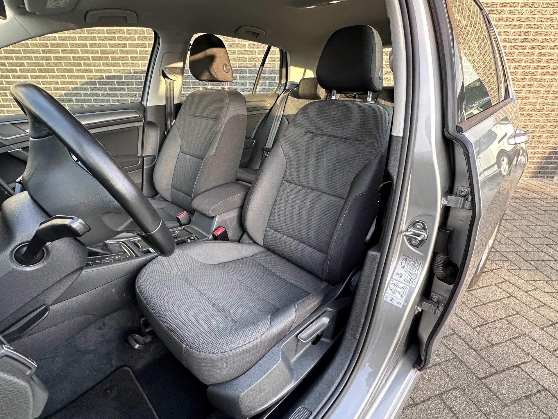 Volkswagen Golf 1.0 TSI Comfortline | Camera | Navigatie | A, Stof, Gebruikt, Euro 6, 620 kg