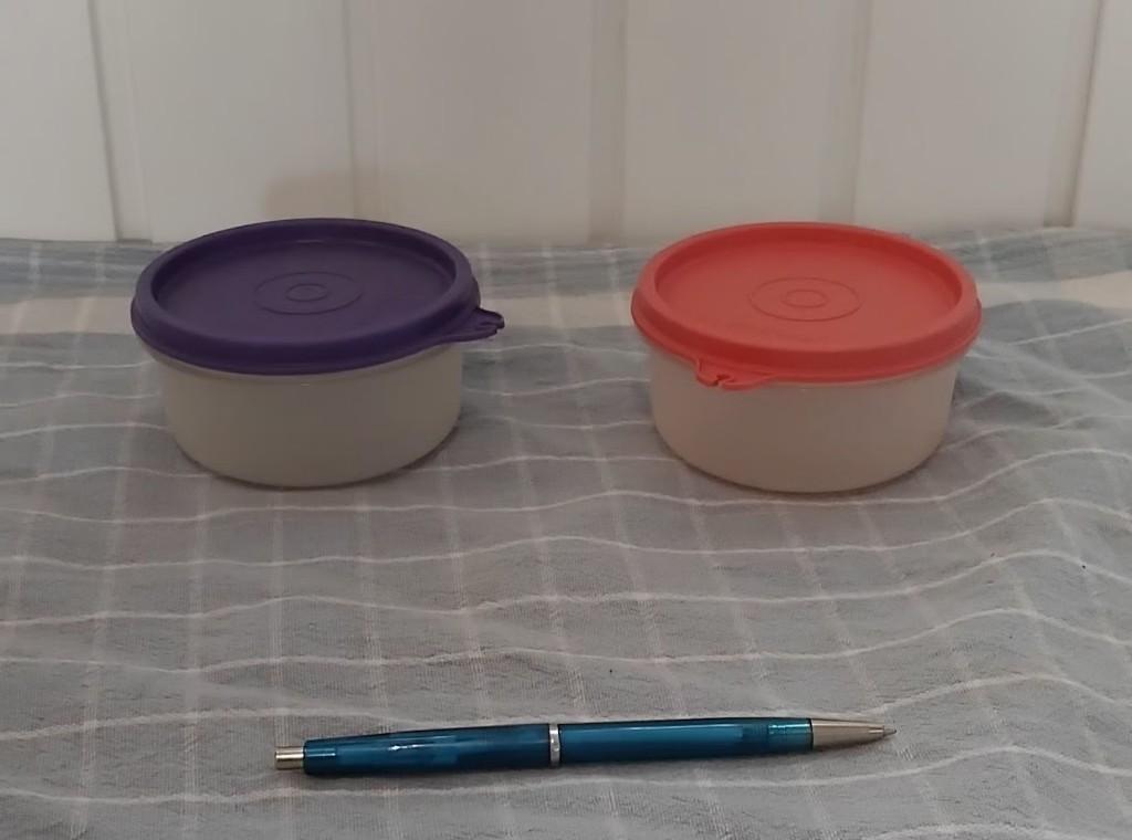 2 kleine Tupperware bakjes, Ophalen of Verzenden, Gebruikt, Bak of Kom