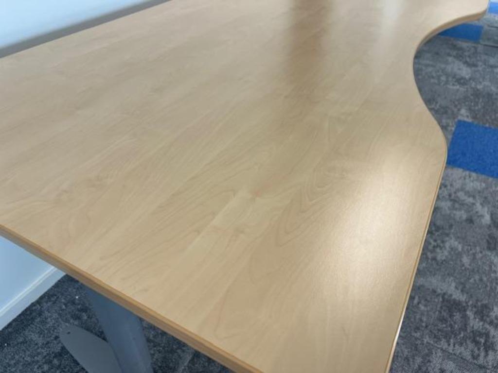 Foto 3 van Elektrisch Kinnarps Bureau180x90xH62-85cm met kabelgoot,30st