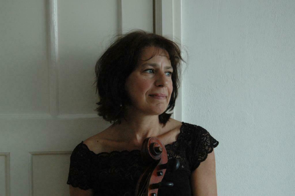 Celloles in Amsterdam door Naomi Rubinstein, Snaarinstrumenten