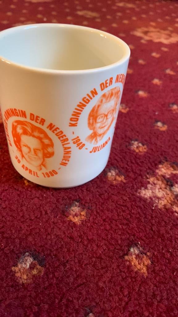 Vintage mok juliana beatrix 1980, Ophalen of Verzenden, Zo goed als nieuw, Servies