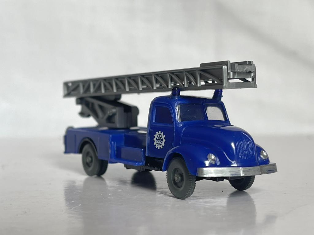 IMU I.M.U. 20062: Magirus S 3500 Ladderwagen van het THW, Ophalen of Verzenden, Zo goed als nieuw, Bus of Vrachtwagen, Wiking