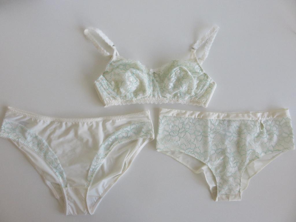 amoena setje prothese BH met 2 slips wit met groen 75B 40 42, Kleding | Dames, Ondergoed en Lingerie, Amoena, Verzenden, Wit, Setje