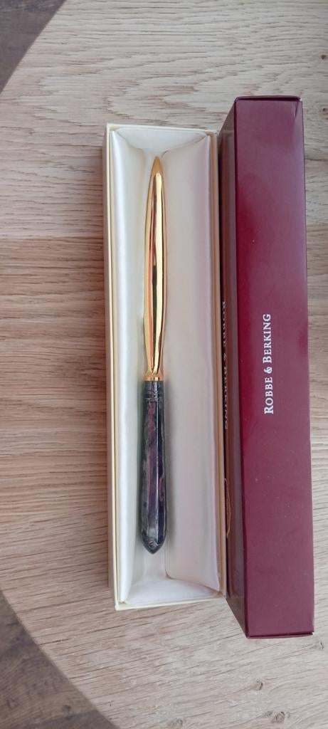 Briefopener robbe en berkin, Ophalen