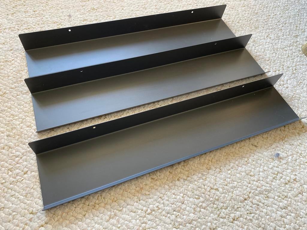Metalen schapjes IKEA - Grijs - Nieuw, Huis en Inrichting, Woonaccessoires | Wandplanken en Boekenplanken, Ophalen of Verzenden