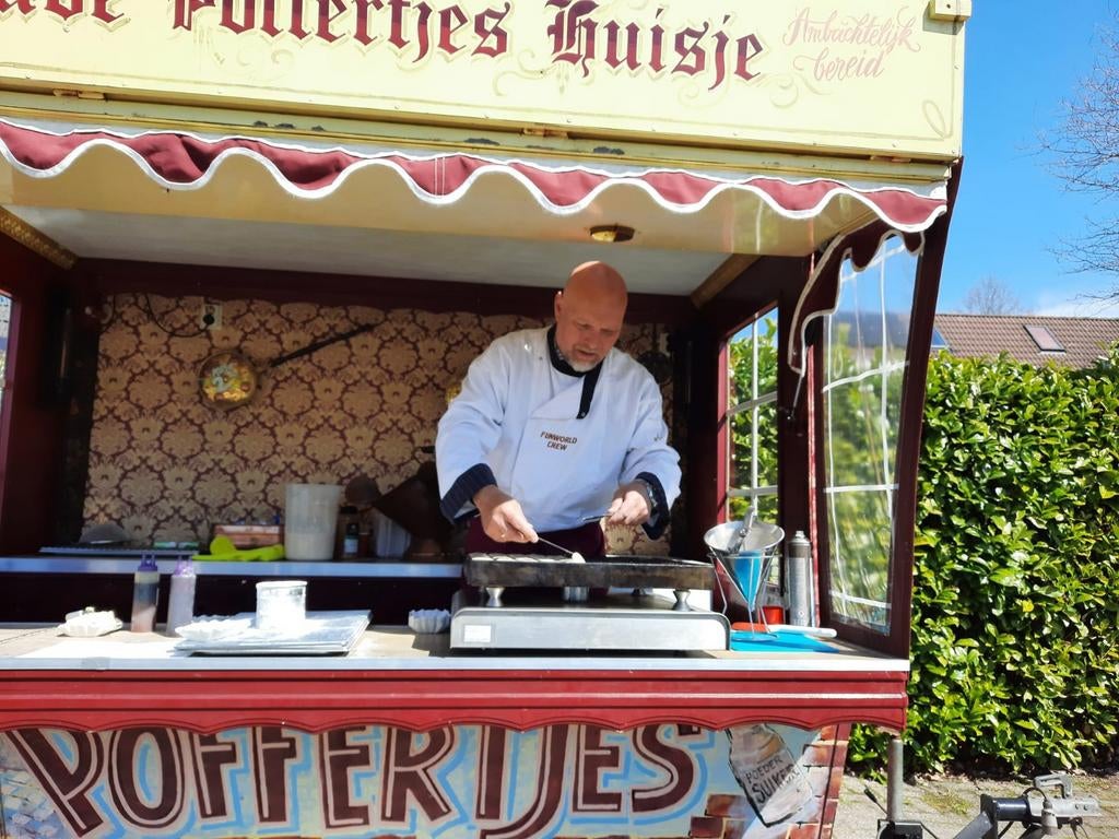 Foto 4 van Poffertjeskraam huren poffertjes foodtruck te huur  locatie