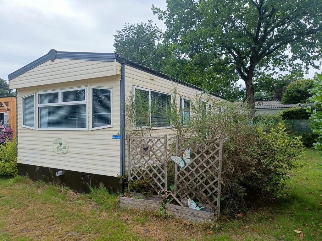 Wintervaste chalet met staanplaats in Alphen.