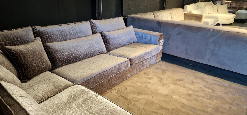 Voorraad | Taupe croco hoekbank lounge | Showroom Utrecht, Huis en Inrichting, Ophalen, Hoekbank, Stof, Croco, Eric Kuster, Modern, Velvet