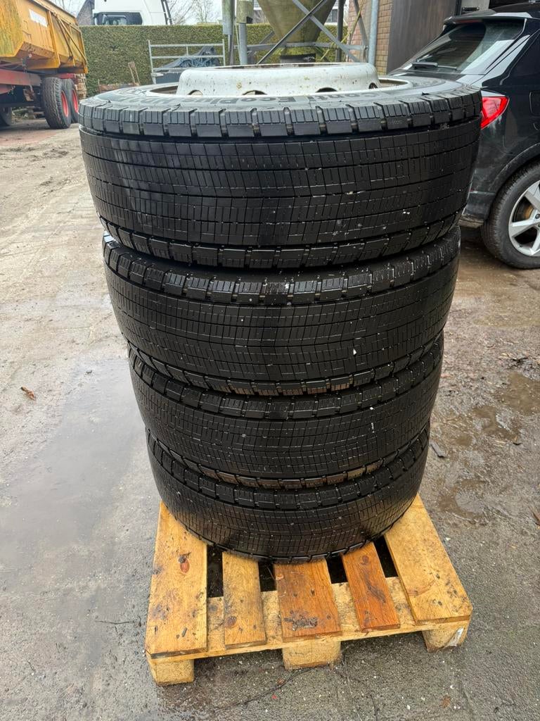 Continental 295/55 R22.5 vrachtwagen banden, Auto-onderdelen, Vrachtwagen-onderdelen, Ophalen of Verzenden, Gebruikt, Overige merken