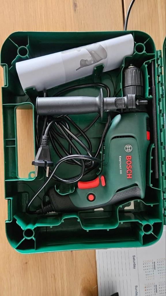 Bosch Electric Hammer Drill EasyImpact 600 + Bosch 34-delige, Ophalen of Verzenden, Zo goed als nieuw, 600 watt of meer, Boormachine