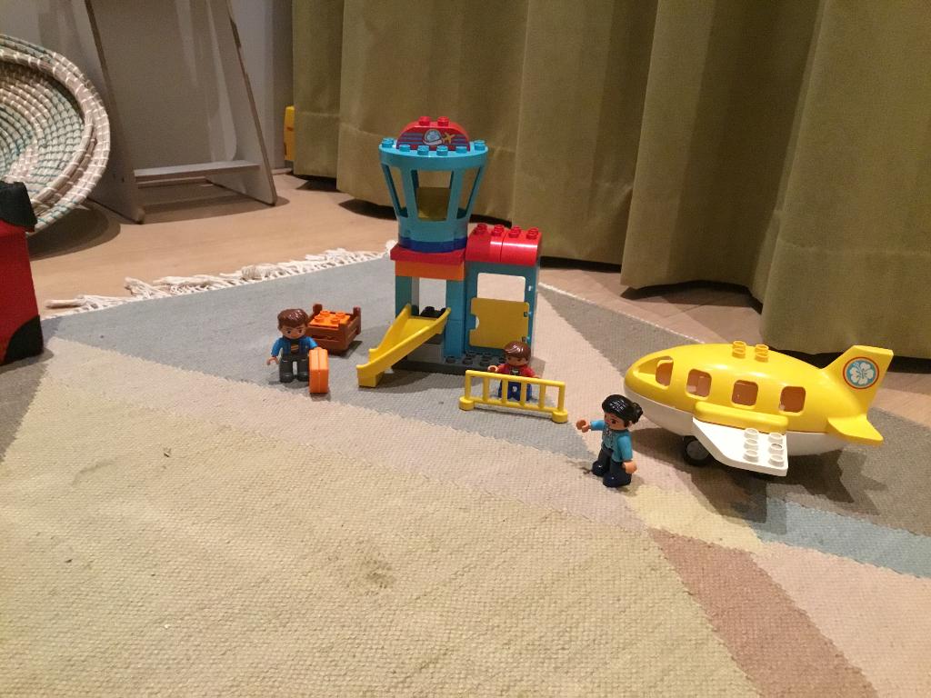 Duplo vliegveld 10871, Verzenden, Gebruikt, Complete set, Duplo
