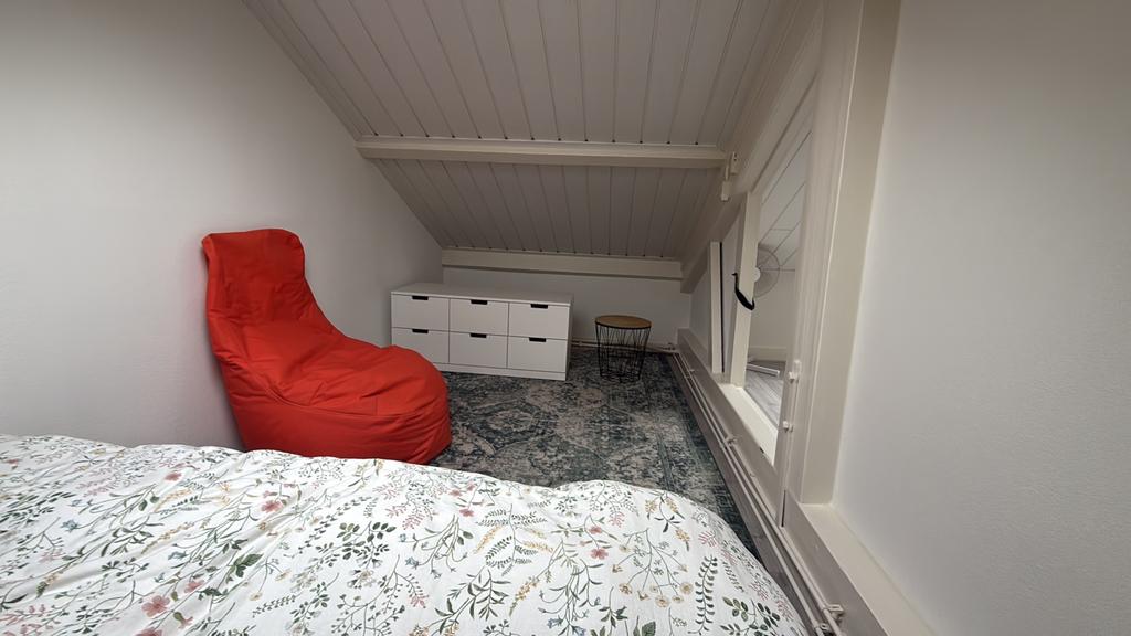 Room for rent / kwarto para rentahan/ Se arrienda habitacion