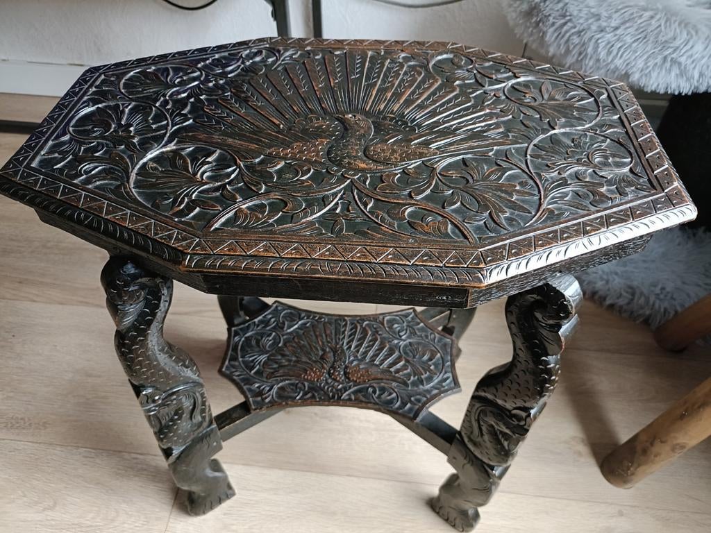 Antieke Anglo-Indiase handgestoken tafel, Ophalen